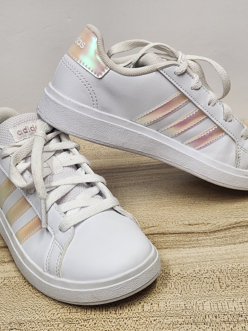 Adidas Kids' White Sneakers with Iridescent Pink Stripes SIZE 1